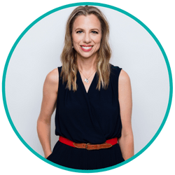 Kim Rockwood - teal headshot